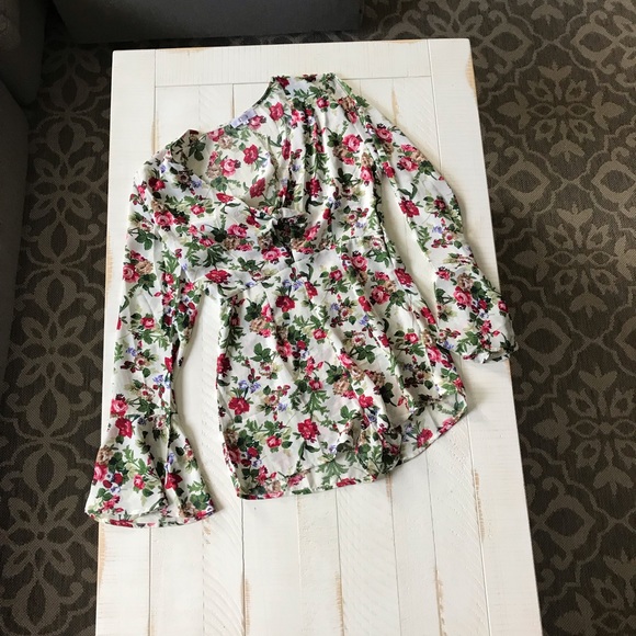 Beautiful Bell Sleeved Floral Romper - Picture 3 of 5